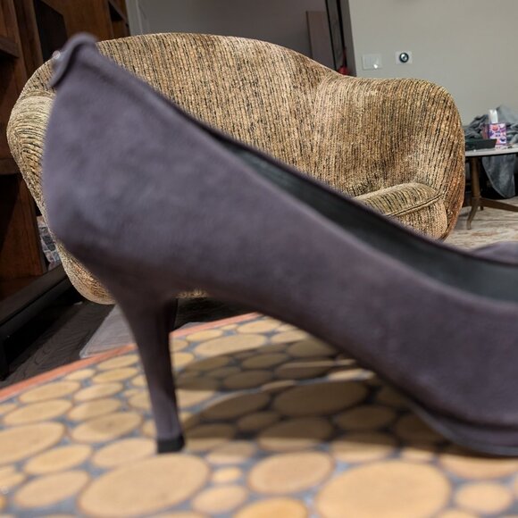 Stuart Weitzman Peep Toe Suede Pumps Never Worn 11.5 Medium - Picture 5 of 6